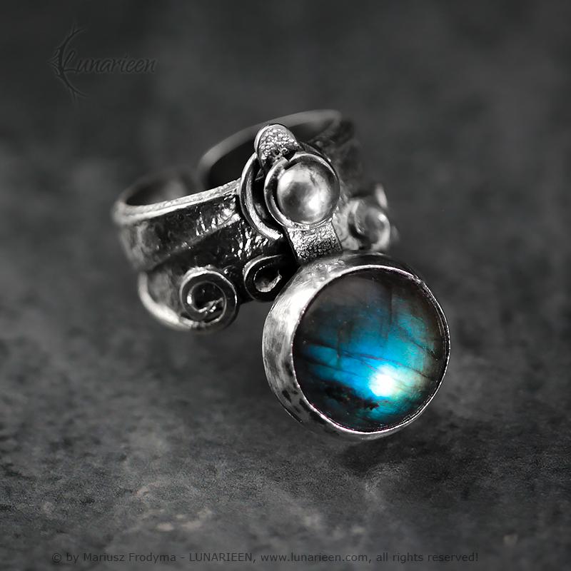Handcrafted Sterling Silver Ring with Labradorite Artisan Textured Modern Jewelry Gothic Witchy Hammered Trendy Unique Statement Ring