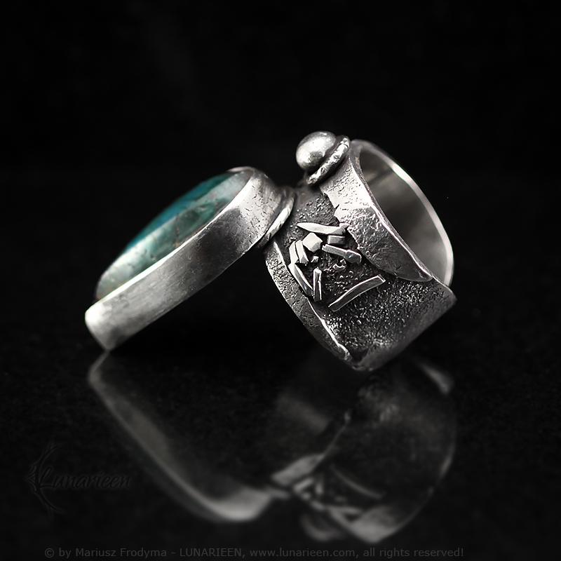 Handcrafted Sterling Silver Rustic Green Blue Labradorite Artisan Jewelry Brutalist Gothic Metalsmith Hammered Unique Ring